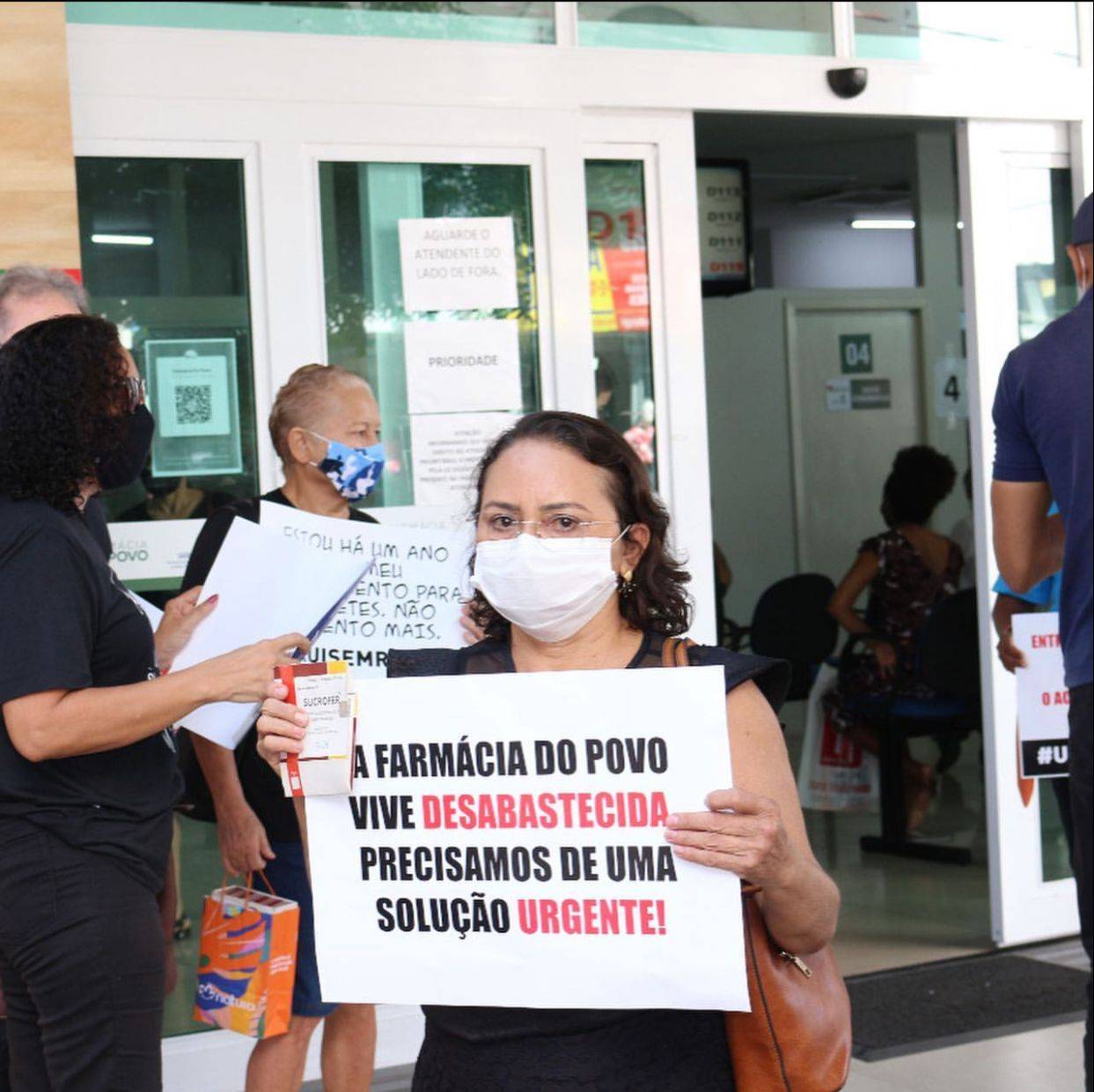 Manifestação de pacientes cobra Observatório da Farmácia do Povo e audiência com Governador